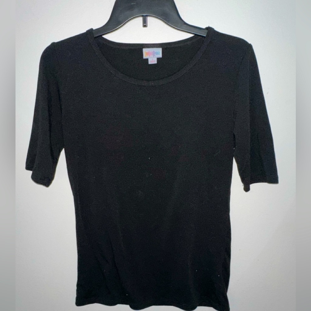 LulaRoe black scoop neck form fitting black jersey “T” EUC size XS (runs small)